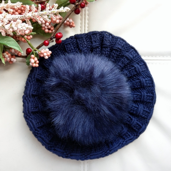 🍒NWT🍒WOOL BLEND BERET WITH JUMBO POM - Picture 6 of 10